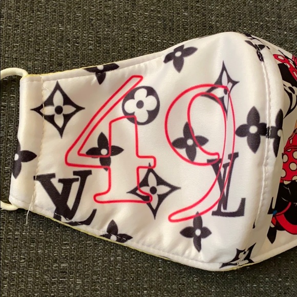 NWOT Minnie Mouse Disney Face Mask Cover - Picture 2 of 4